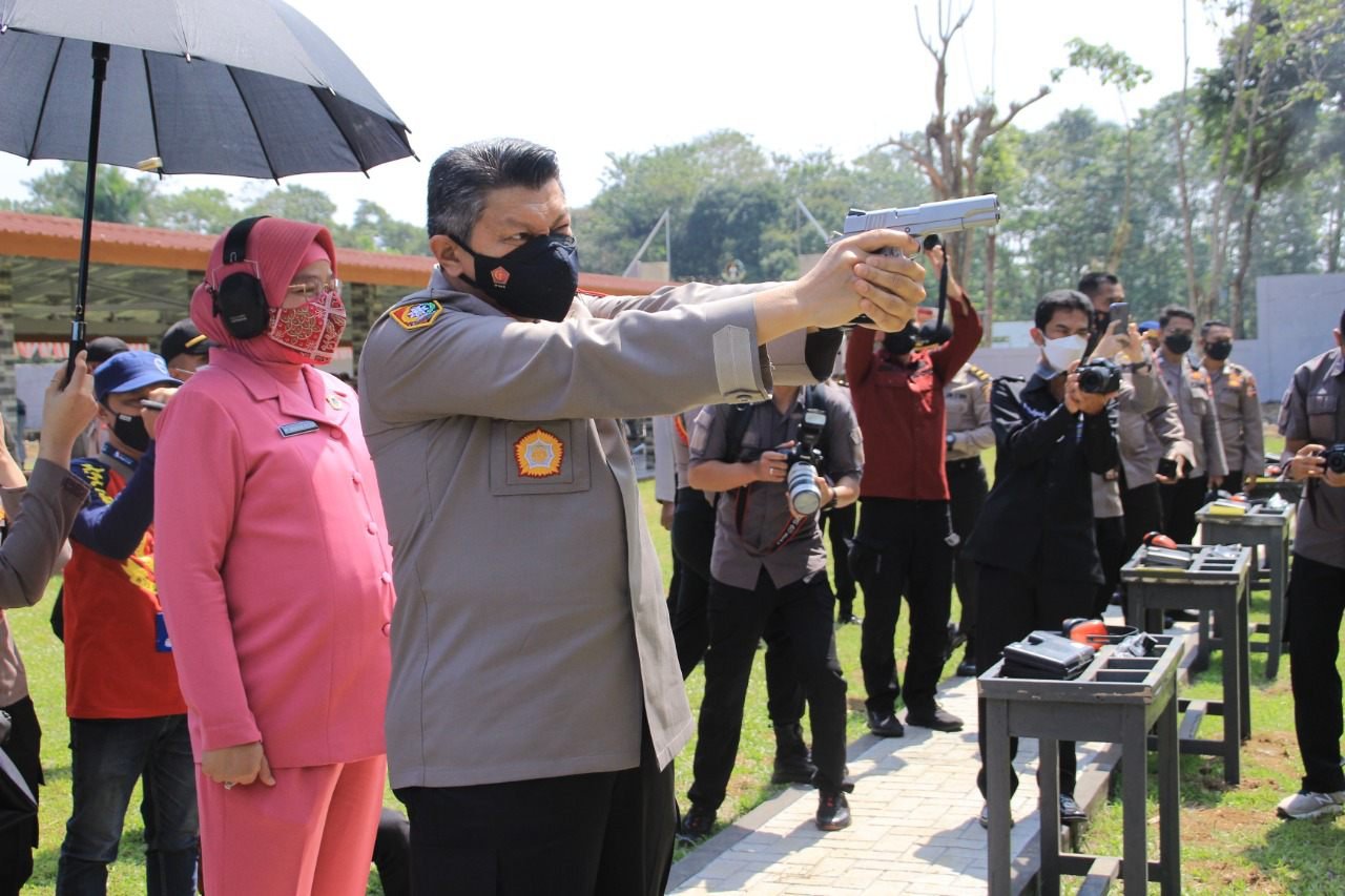 Resmikan Lapangan Tembak Wsa Kalemdiklat Polri Adu Tembak Dengan Sang