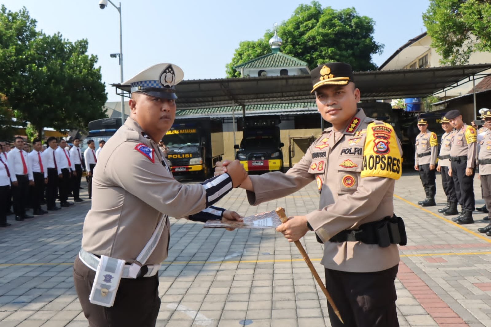 Polresta Mataram Gelar Upacara Kenaikan Pangkat Pengabdian Dan