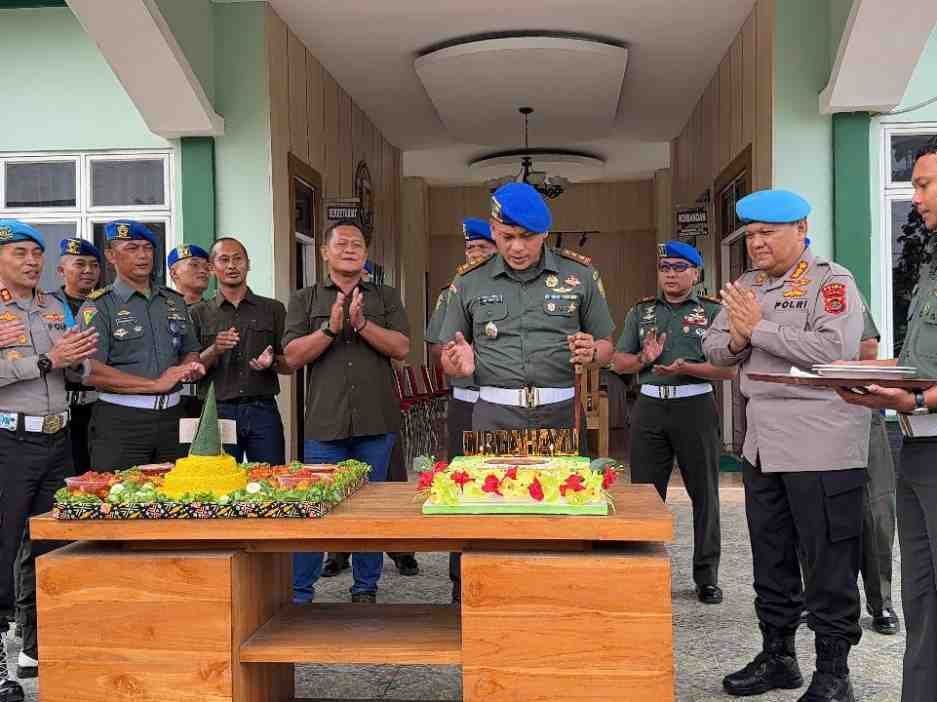 Hut Polisi Militer Angkatan Darat Ke 79,Bidpropam Polda Jambi Berikan Kejutan Ulang Tahun Ke Mako Polisi Militer Denpom II/2 Jambi