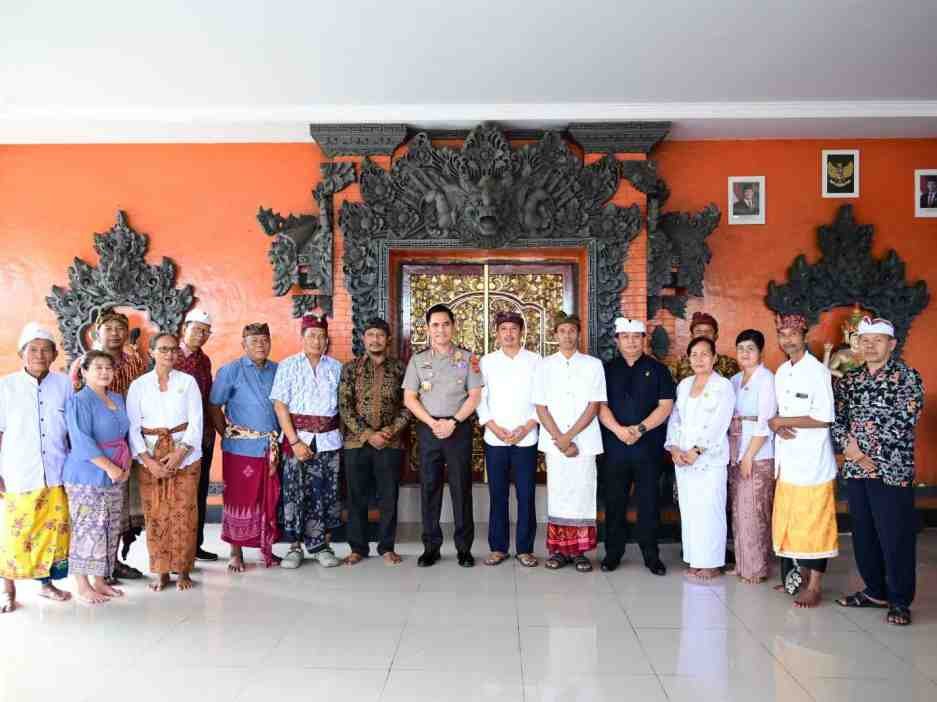 Perkuat Kerukunan, Kapolda Jambi Temui Pemuka Hindu PHDI di Pura Giri Indra Lokha