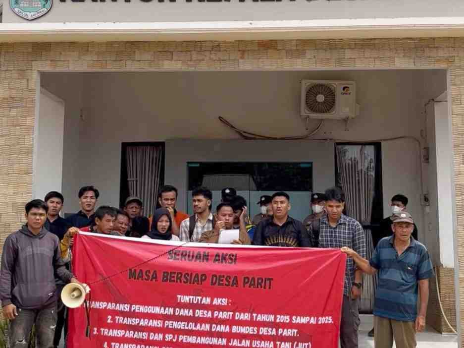Didemo Warga, Kades dan BPD Desa Parit Bungkam Soal Transparansi Dana 2015–2025