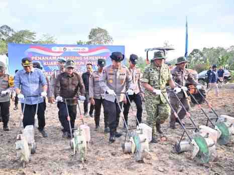 Kapolda Jambi Bersama Forkopimda Tanam Jagung Serentak, Wujud Dukungan Program Ketahanan Pangan Nasional