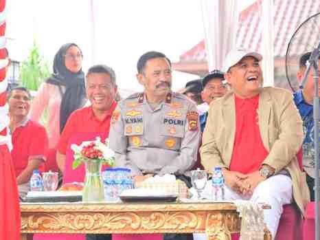 Wakapolda Jambi Saksikan Pawai Pembangunan dan Karnaval Kemerdekaan RI ke-81