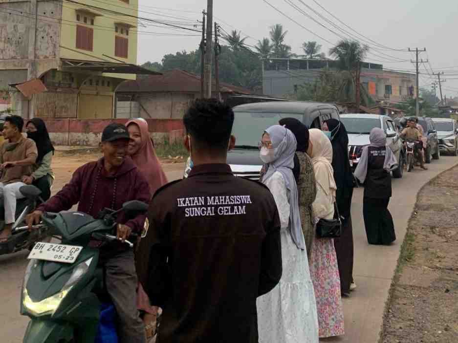 IMSG Bagikan 100 Masker Gratis di Simpang Kebon IX, Wujud Kepedulian terhadap Masyarakat