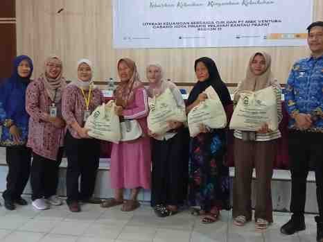 MBK Ventura Bersama OJK dan Baznas Labusel Salurkan 270 Paket Sembako Gratis