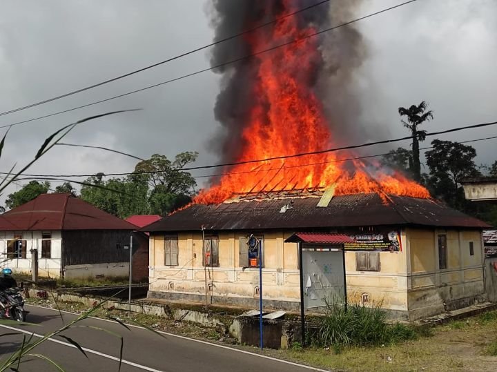365_juta_taksirannya_kebakaran_di_nagari_sariak_pagi_tadi3.jpg