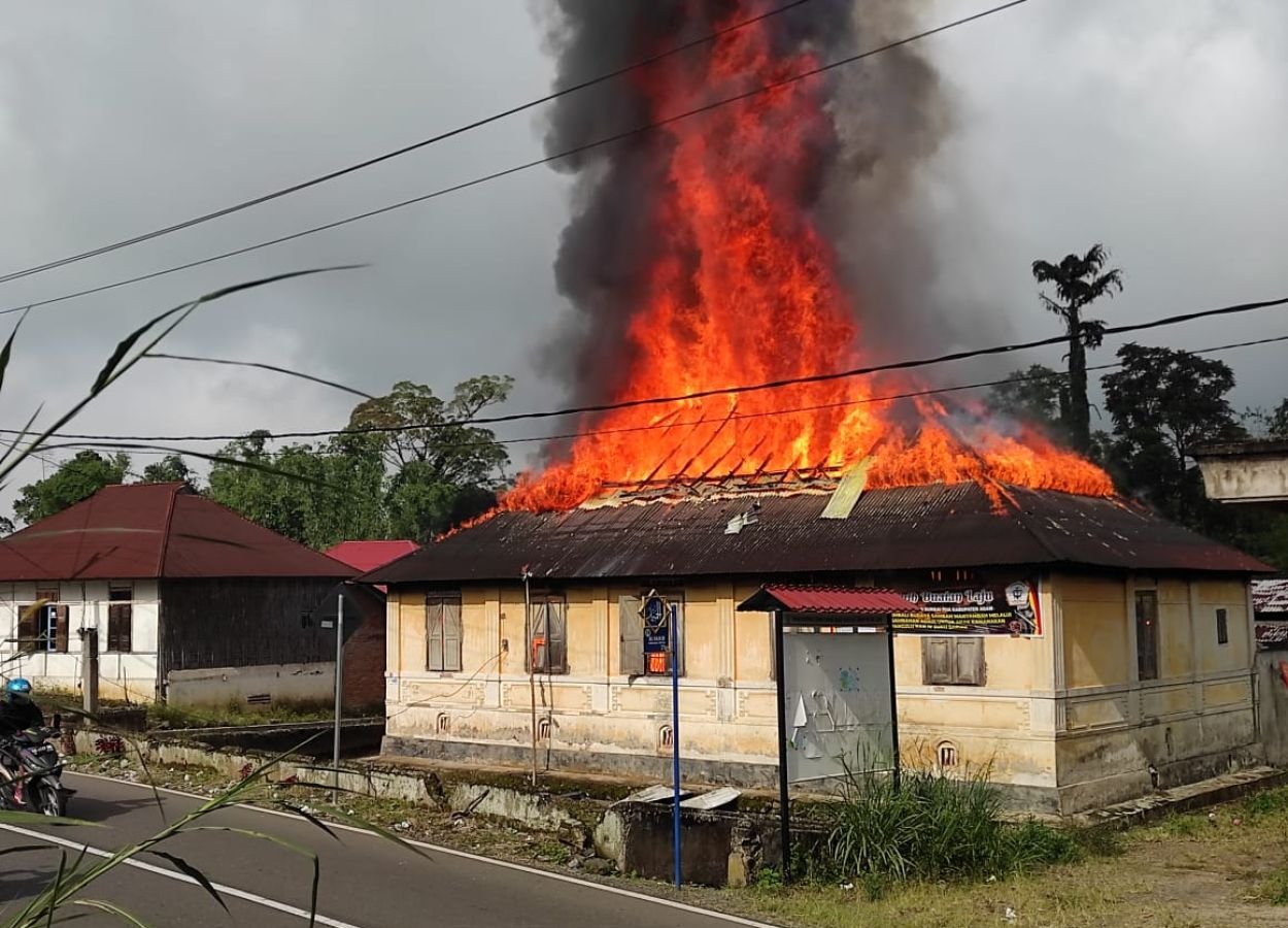 365_juta_taksirannya_kebakaran_di_nagari_sariak_pagi_tadi3.jpg