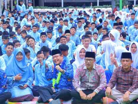 Zulmaeta Sambangi SMP N 1 Payakumbuh Dalam Rangka Kegiatan Halal Bihalal 