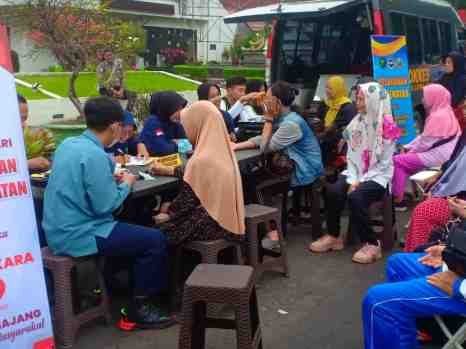Ramaikan CFD, Polres Lumajang Gelar Pemeriksaan Kesehatan Gratis di Hari Bhayangkara ke-79