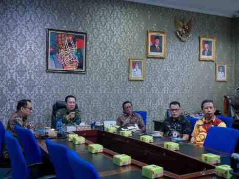 Sekdaprov Lampung Terima Visitasi ASKOMPSI, Tegaskan Komitmen Integrasi Data Menuju Pemerintahan Digital Sekdaprov Lampung Terima Visitasi ASKOMPSI, Tegaskan Komitmen Integrasi Data Menuju Pemerintahan Digital