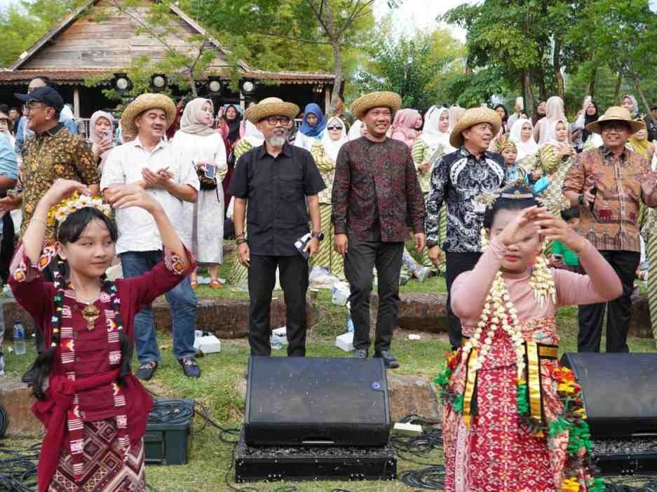 Wakil Bupati Tubaba Nadirsyah Buka Tubaba Art Festival ke-9 Tahun 2025 Wakil Bupati Tubaba Nadirsyah Buka Tubaba Art Festival ke-9 Tahun 2025