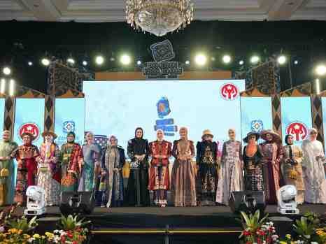 Gelaran Kriya Jemari 2025, Dekranasda Lampung Tegaskan Wastra Tapis sebagai Perpaduan Tradisi dan Inovasi