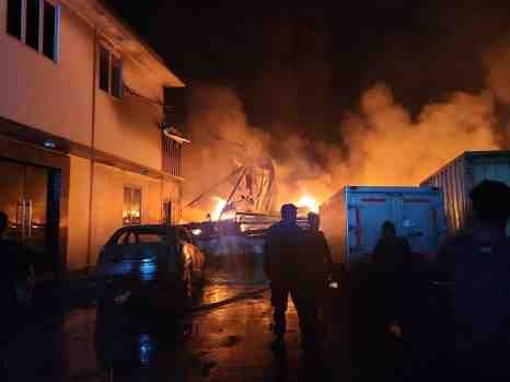 Kebakaran Gedung Produksi PT Futanlux Chemitraco, Polsek Cikupa Lakukan Pengamanan