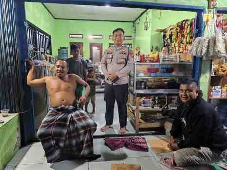 Humanis, Bhabinkamtibmas Polsek Cimarga Polres Lebak Sambang Tokoh Masyarakat Desa Sangkanmanik