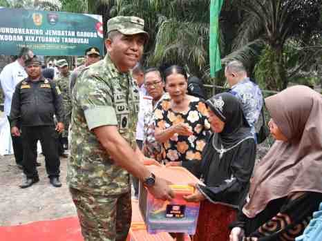 Groundbreaking Jembatan Garuda di Pekanbaru, Danrem 031/WB Brigjen TNI Dr. Agustatius Sitepu, S.Sos.,M.Si.,M.Han Tekankan Peran TNI Dukung Pembangunan untuk Kesejahteraan Masyarakat