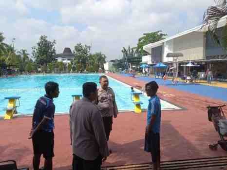 Patroli Dialogis Polsek Purwakarta: Himbauan Kamtibmas dan Pengawasan Ketat di Kolam Renang Krakatau Water World