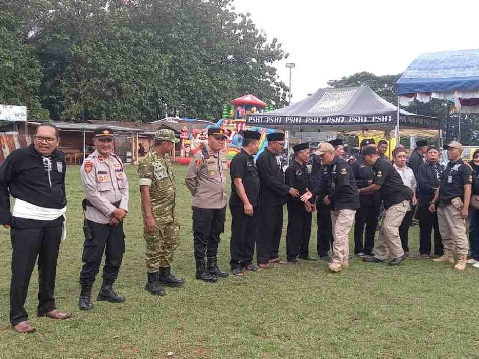Halal Bihalal dan HUT PSHT Ranting Panongan Berlangsung Meriah, Kapolsek Ajak Perkuat Sinergi dan Kamtibmas