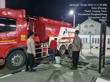 Anggota Polsek Rangkasbitung Polres Lebak Patroli Dialogis Ke SPBU Jaura Antisipasi Gangguan Kamtibmas