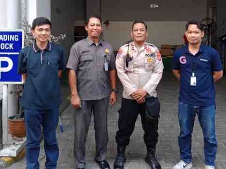 Kanit Binmas Polsek Panongan Sambangi Gramedia, Sosialisasikan Layanan 110 dan Himbauan Kamtibmas