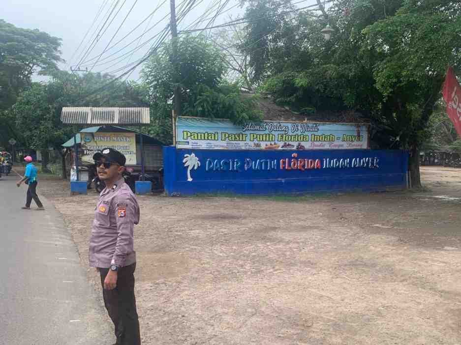 Lewat Aksi Sigap dan Sentuhan Humanis, Polsek Cinangka Perkuat Rasa Aman di Destinasi Wisata
