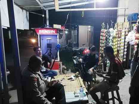 Bhabinkamtibmas Polsek Bojonegara Bripka Zenal dan Brigpol Bagus Hadirkan Ciptakan Rasa Aman Hingga ke Lingkungan Warga