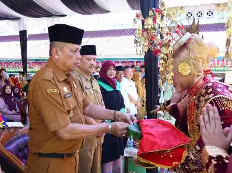 Wawako Payakumbuh Elzadaswarman Hadiri Wisuda Tahfiz Angkatan V SMP N 1 Payakumbuh