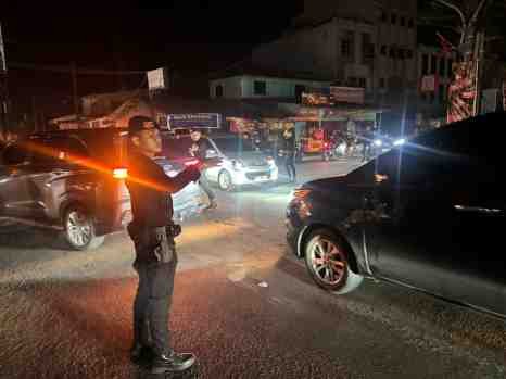 Blackout SUMBAGUT Bikin Kota Gelap, Brimob Sumut Justru Makin Siaga! Patroli Malam Hingga Pengaturan Jalan Jadi Sorotan