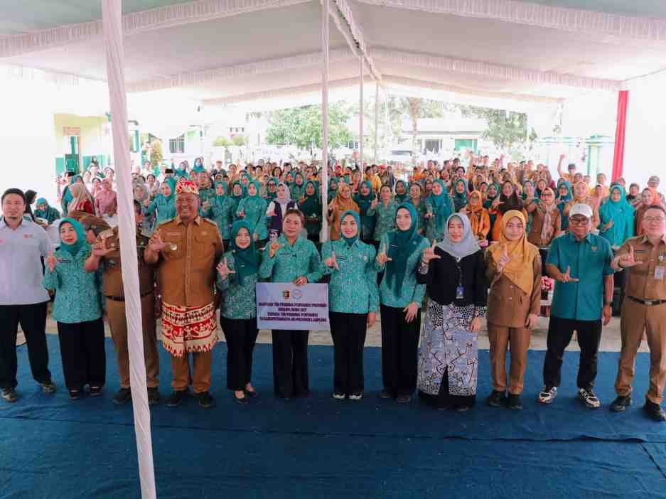 Canangkan Desa TAPIS dan Luncurkan Sekolah Lansia di Kampung Rukti Endah, Ketua TP PKK Lampung Dorong Pembangunan SDM Dimulai dari Desa