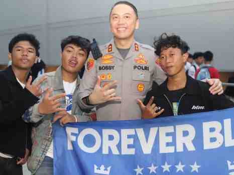 Sportivitas Menang, Persaudaraan Tetap Juara: Kapolres Cilegon Kawal Nobar Persib vs Persija Berlangsung Aman dan Kondusif