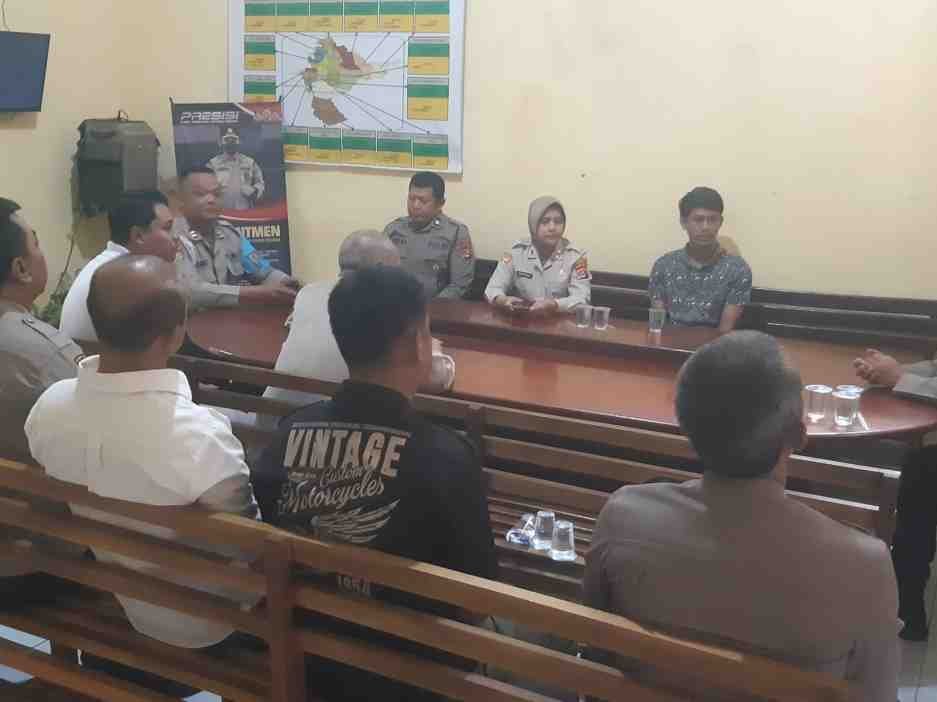 Anev Mingguan,Kapolsek Rangkasbitung Polres Lebak Berikan Arahan dan Motivasi kepada Personel