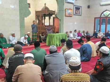 Dari Masjid Wahdatul Ummah, TNI-Polri dan Warga Satukan Langkah dalam Sholat Subuh Berjamaah