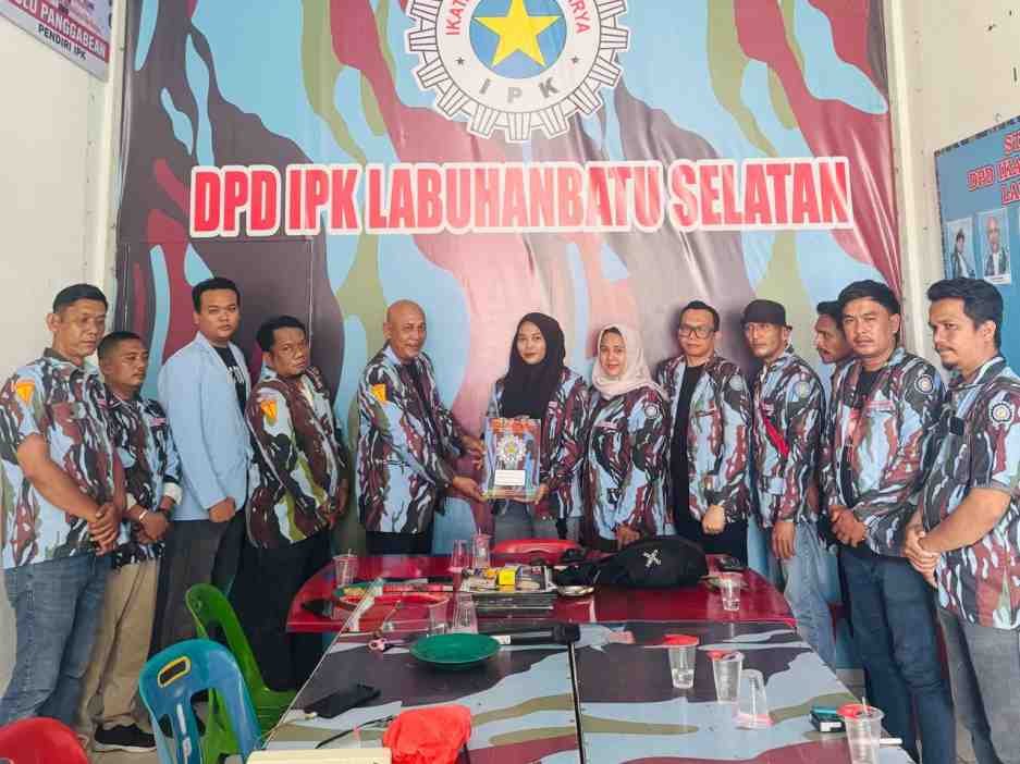 DPD IPK Labusel Serahkan SK Satuan Putri Karya Masa Bakti 2026-2031
