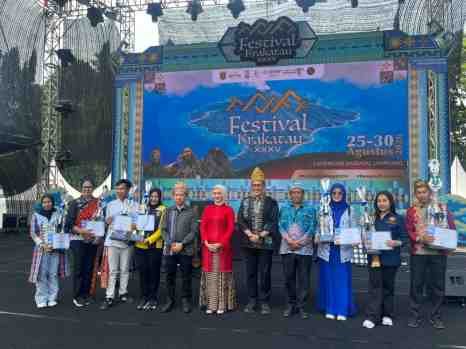Tampilkan Kreativitas dan Budaya Lampung, Peserta Terbaik Tapis Karnaval 2026 Raih Penghargaan