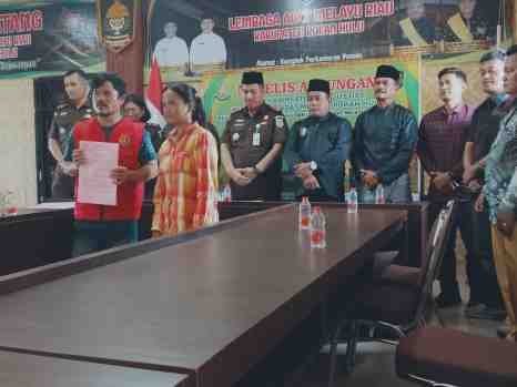 KEJAKSAAN NEGERI ROKAN HULU DIMINTA TEPATI JANJI: LAPORAN SUDAH DICABUT, DAMAI KEKELUARGAAN — FONAHE NDURU BELUM DIBEBASKAN