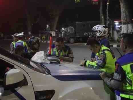 KRYD di Jalan Udayana, Sat Lantas Lakukan Penegakkan Hukum Bagi Pengendara Yang Melanggar