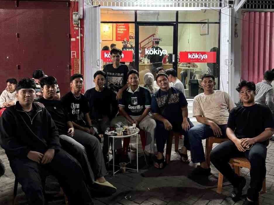 Mahasiswa Kalla Institute Makassar Hadiri Pembukaan Kokiya Coffee Shop Makassar