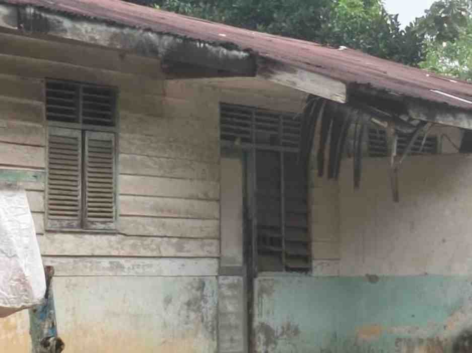 Kondisi Rumah Karyawan PTPN IV Regional 3 Kebun Lubuk Dalam Disorot, Atap Diduga Bocor dan Air Bersih Terbatas