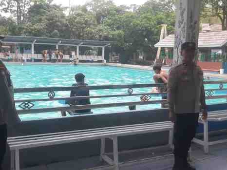 Rutin Patroli Dialogis Ke Wisata Kolam Renang,Polsek Rangkasbitung Polres Lebak Sampaikan Pesan Kamtibmas Ke Pengunjung