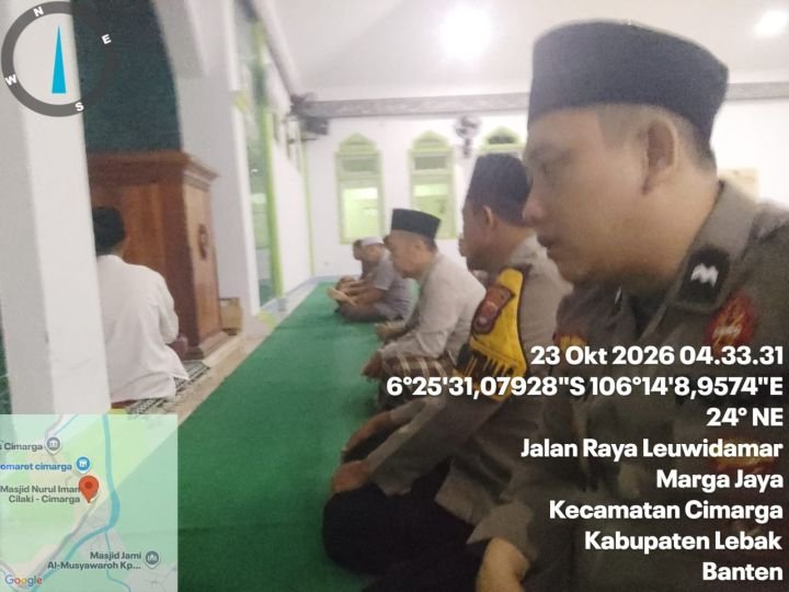 Anggota Polsek Cimarga Gelar shalat subuh keliling Di Darkum Polsek ...