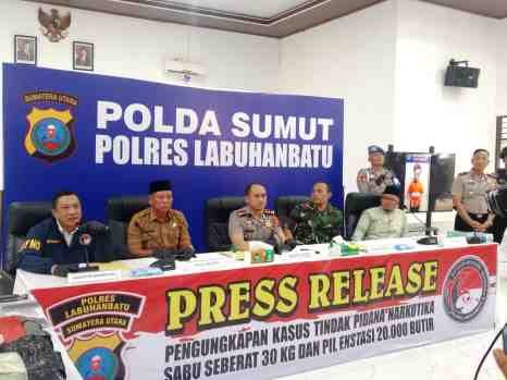 Polres Labuhanbatu Ungkap 316 Kasus Narkoba: Gagalkan Jaringan Antarprovinsi Bawa 30 Kg Sabu