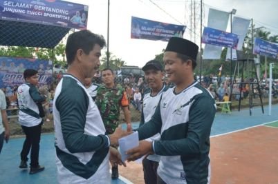 Pembukaan_turnamen_volly_Ball_di_desa_suak_Putat-696x463-1.jpg