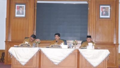 Rapat_gabungan_dengan_seluruh_OPD_lingkup_pemerintah_Kabupaten_Muaro_Jambi-696x392-1.jpg