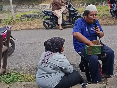 “Yeli Tunanetra Bersuara Emas”  Selalu Menghibur Warga di Sekitar Batang Agam Kota Payakumbuh 