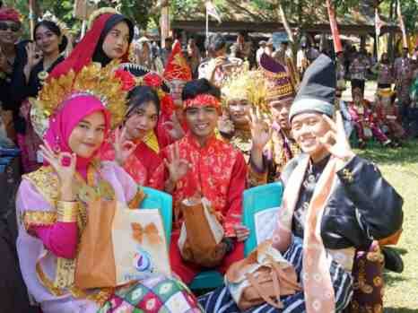 *Kontingen Kwarcab Luwu Utara Wakili Sulsel Kenakan Pakaian Adat Baju Bodo di Peran Saka Tingkat Nasional*