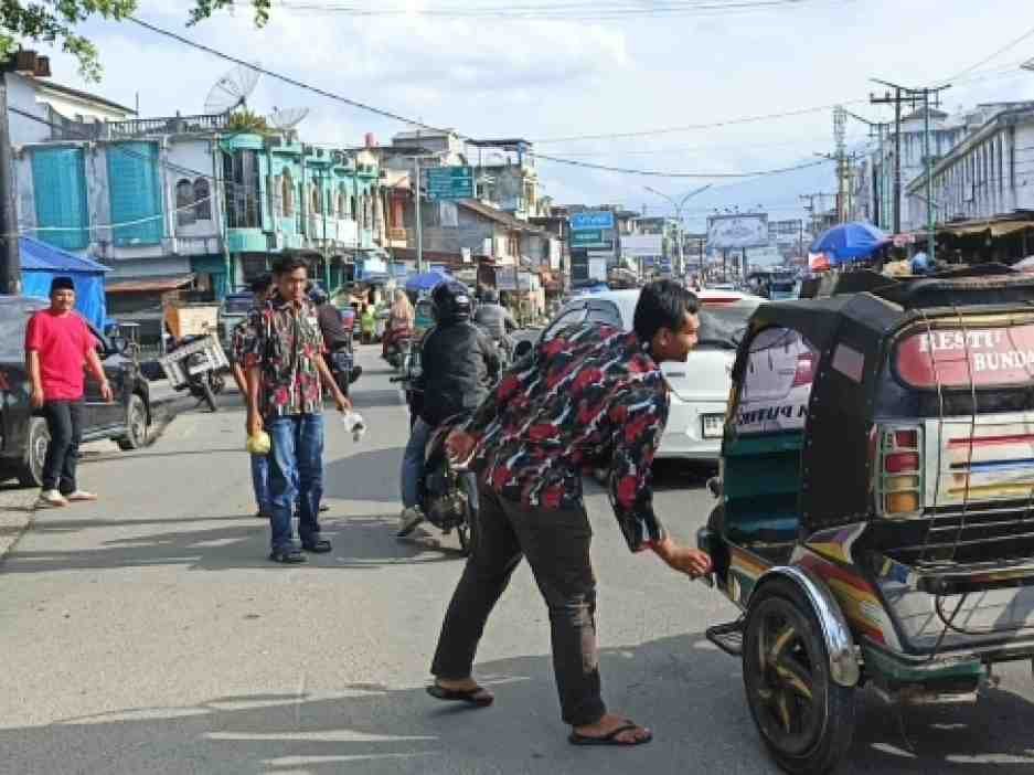 Ramadhan 1447 H, Laskar Merah Putih Madina Santuni 39 Anak Yatim dan Berbagi Takjil untuk Pengguna Jalan