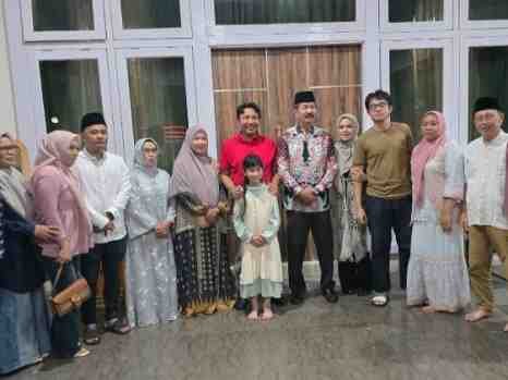 *Momentum Idulfitri: Mantan Bupati Lutra Kunjungi Kediaman Dinas Andi Abdullah Rahim*