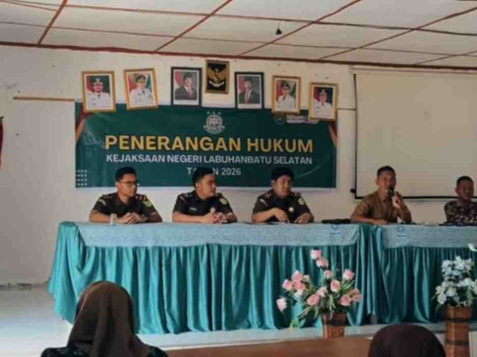 Kejari Labusel Beri Penerangan Hukum kepada Aparatur Desa Sukadame Kecamatan Silangkitang Tentang Pengelolaan Dana Desa