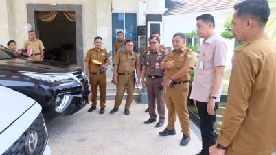 Seiring_dengan_Berakhirnya_Masa_Jabatan_Penjabat_Bupati_Muaro_Jambi_Mengembalikan_Mobil_Dinas.jpg