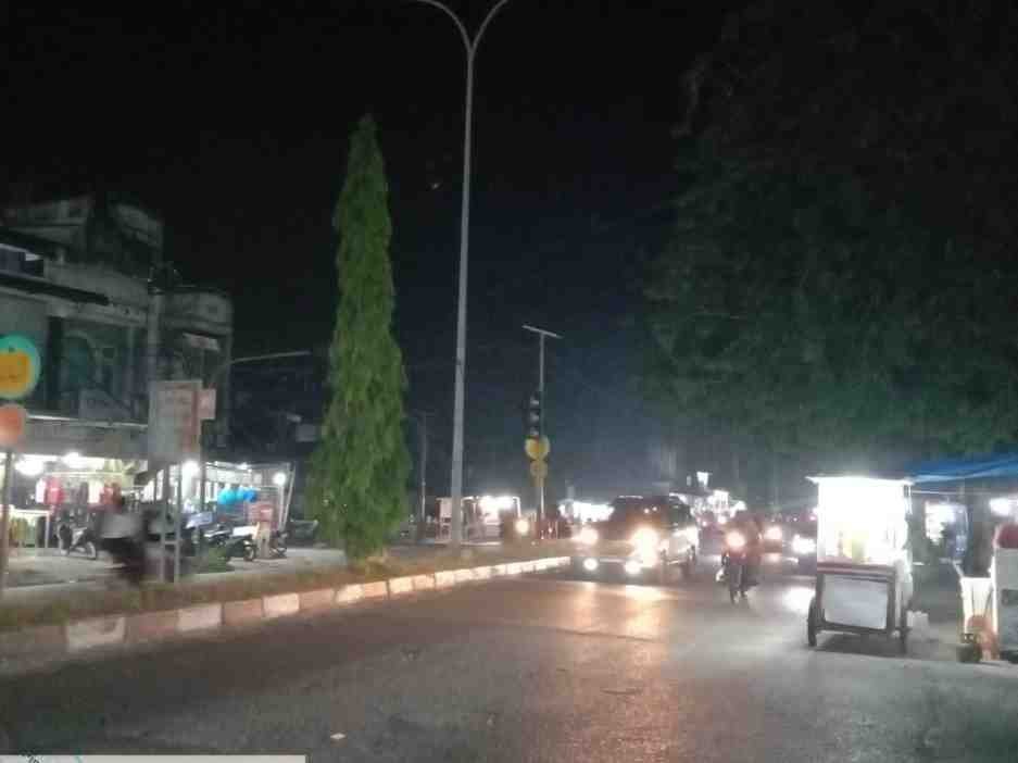 Lampu Merah di KM 04 Perawang Mati Total, Warga Pertanyakan Perawatan