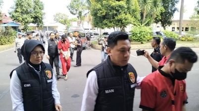 dua-warga-lombok-tengah-iming-imingi-bekerja-ke-arab-saudi-ditangkap-polisi-senin-1262023-foto-ahmad-viqidetikbali-1_169.jpeg